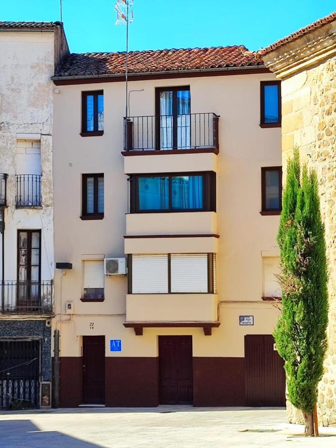 Apartamentos San Martin Plasencia Bagian luar foto